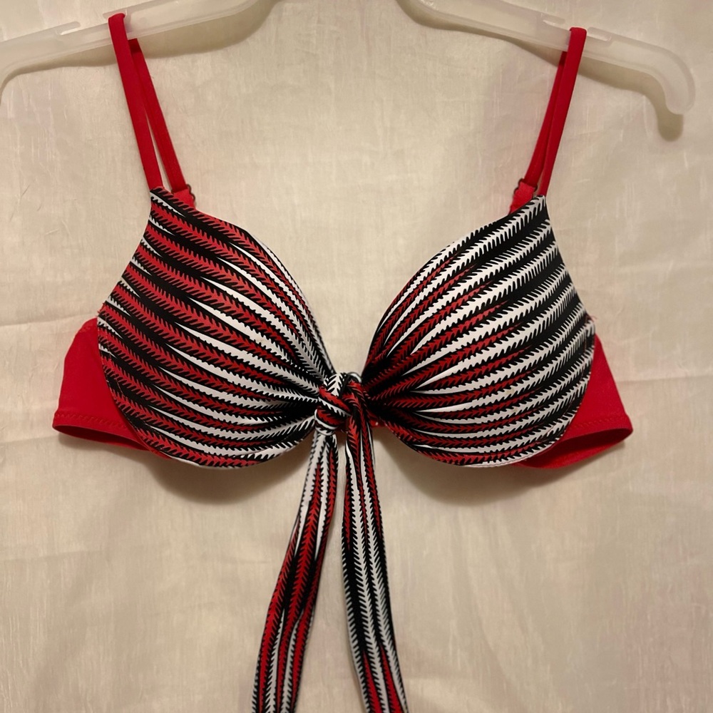 Red, white and black Junior’s bikini top, size Medium